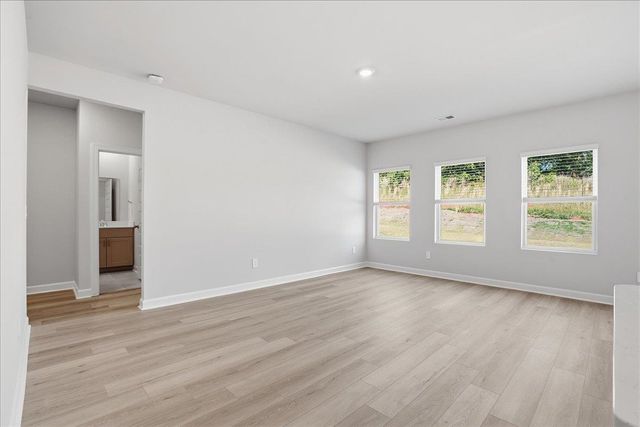 1556 Erindale Drive, Wellford, SC 29385