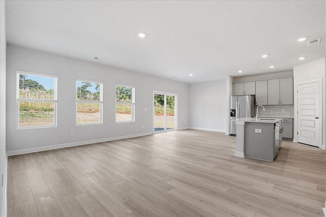 1556 Erindale Drive, Wellford, SC 29385