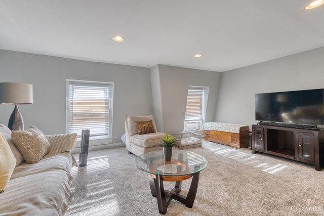 1834 Chase Avenue, Cincinnati, OH 45223