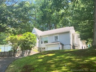 10 Old Waterbury Road 1, Middlebury, CT 06762