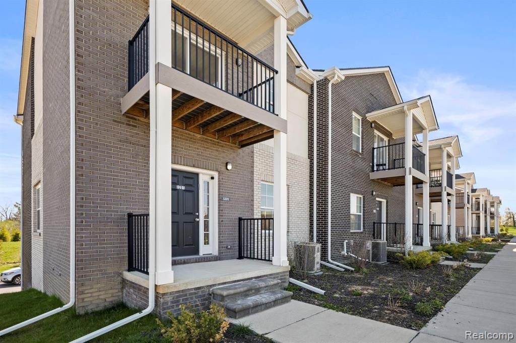 3229 Lohr Road, Ann Arbor, MI 48108