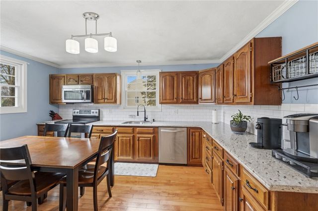 230 School Street, Lincoln, RI 02865