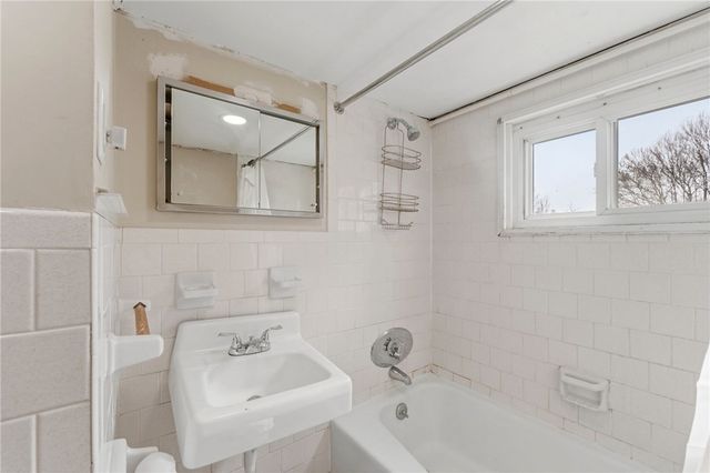 230 School Street, Lincoln, RI 02865