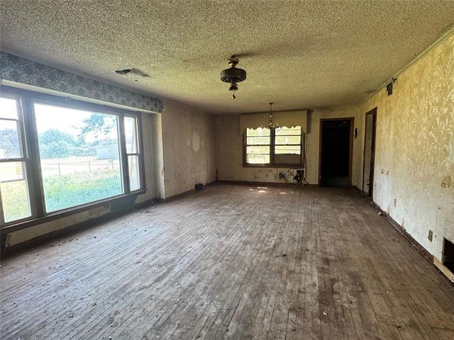 207 W Hillcrest Lane, Hobart, OK 73651