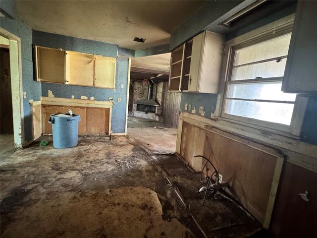 207 W Hillcrest Lane, Hobart, OK 73651