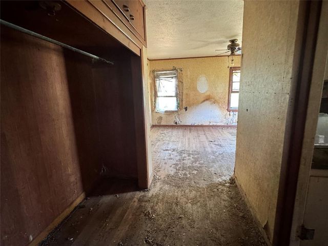 207 W Hillcrest Lane, Hobart, OK 73651