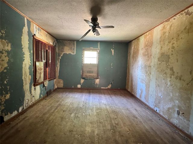 207 W Hillcrest Lane, Hobart, OK 73651