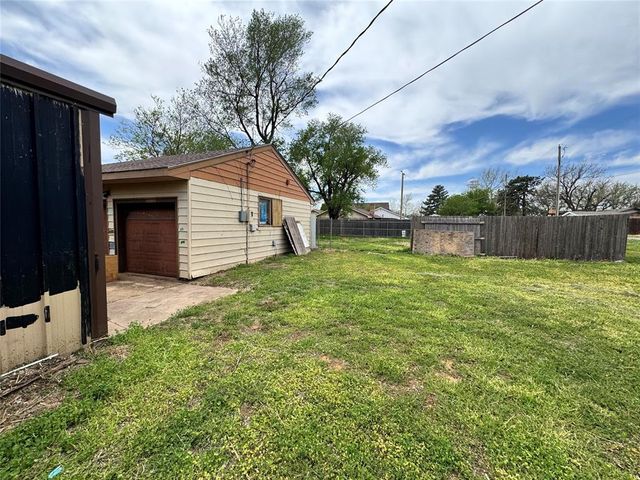 207 W Hillcrest Lane, Hobart, OK 73651