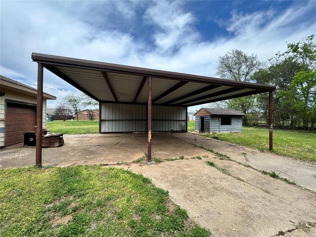 207 W Hillcrest Lane, Hobart, OK 73651