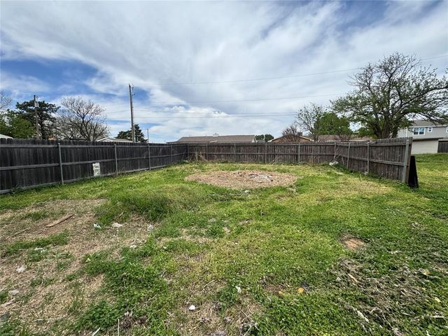 207 W Hillcrest Lane, Hobart, OK 73651