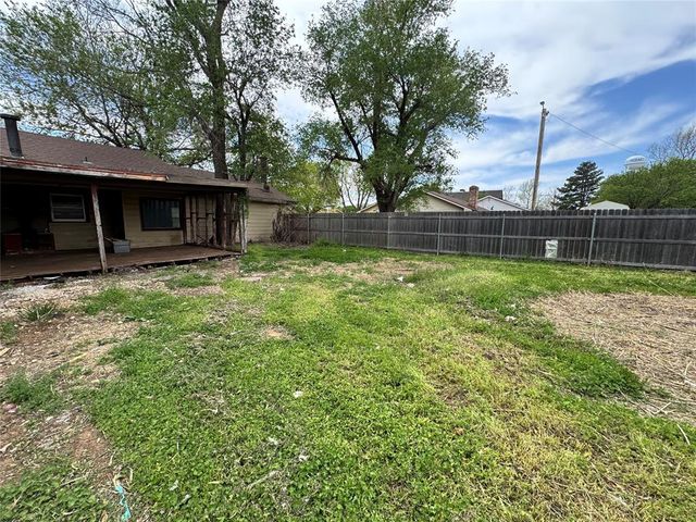 207 W Hillcrest Lane, Hobart, OK 73651