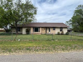 207 W Hillcrest Lane, Hobart, OK 73651