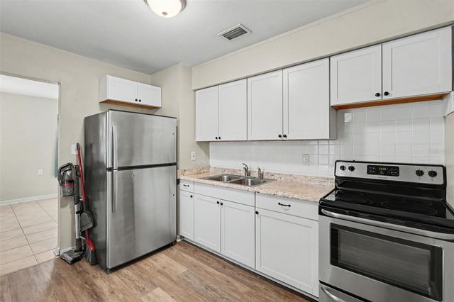 1946 15TH AVENUE S, St Petersburg, FL 33705