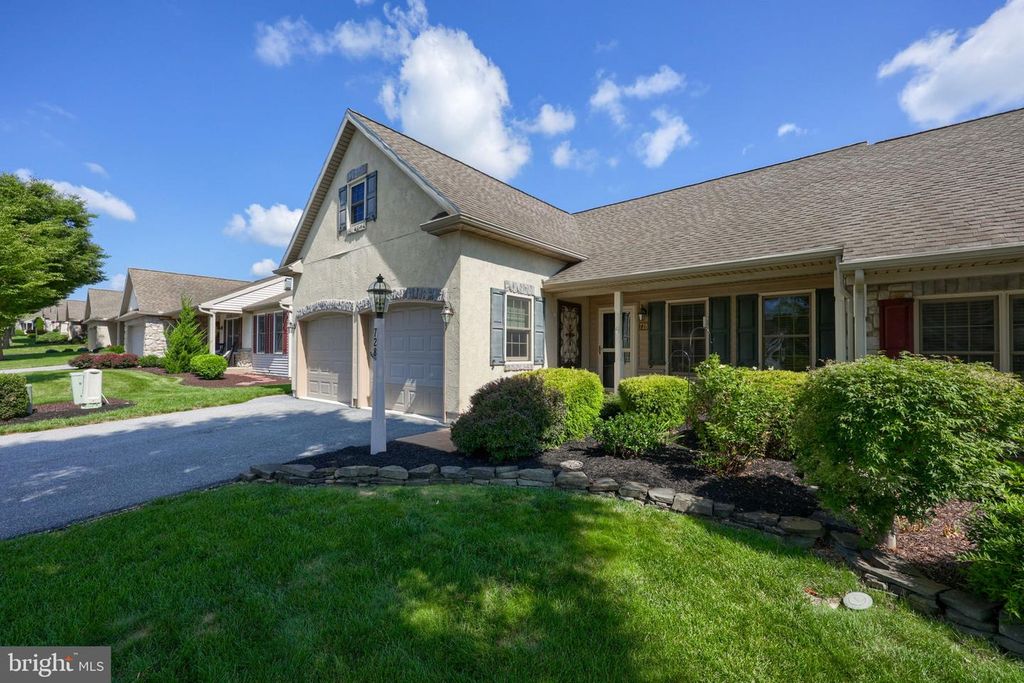 728 HEATHER RDG, Manheim, PA 17545