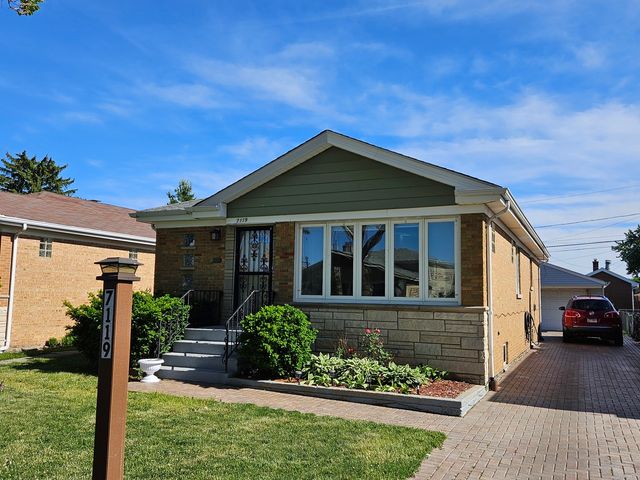7119 W Sunnyside Avenue, Norridge, IL 60706