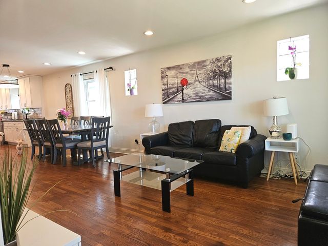7119 W Sunnyside Avenue, Norridge, IL 60706