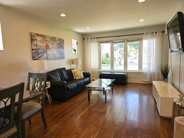 7119 W Sunnyside Avenue, Norridge, IL 60706