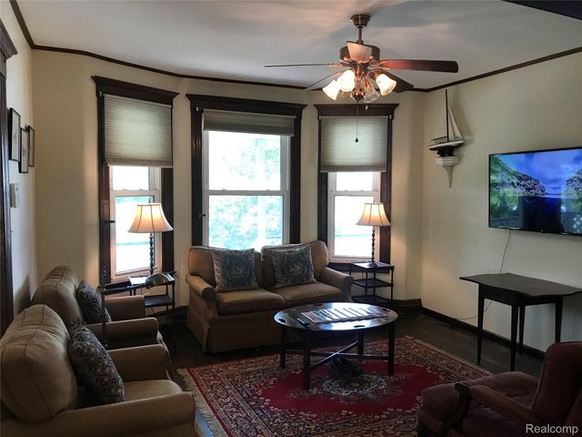 2698 15th Street, Detroit, MI 48216