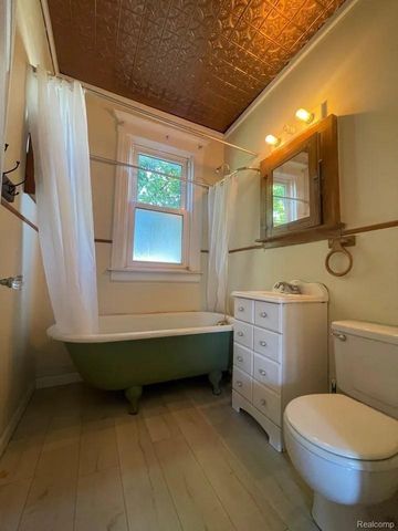 2698 15th Street, Detroit, MI 48216