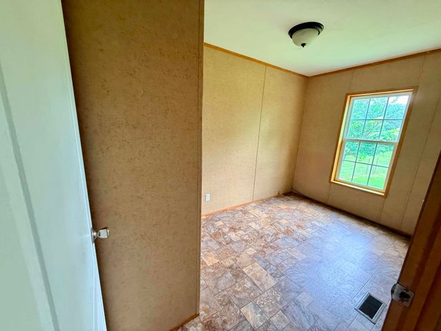 190 Co Rd 909, Etowah, TN 37331