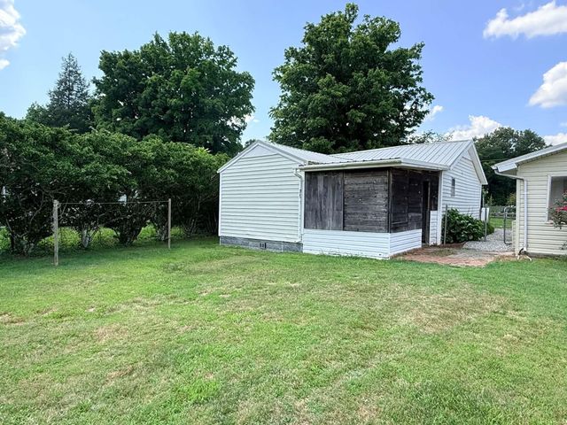 190 Co Rd 909, Etowah, TN 37331