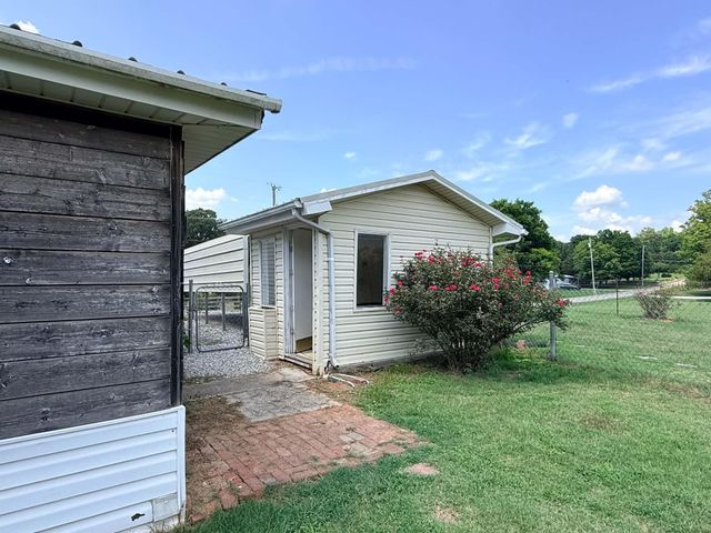 190 Co Rd 909, Etowah, TN 37331