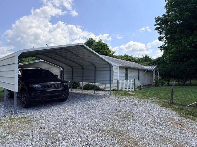 190 Co Rd 909, Etowah, TN 37331