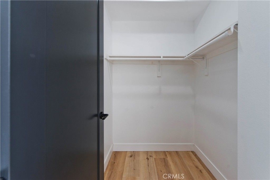 Image 14 of property listing at 542 N Serrano Avenue, Los Angeles, CA 90004