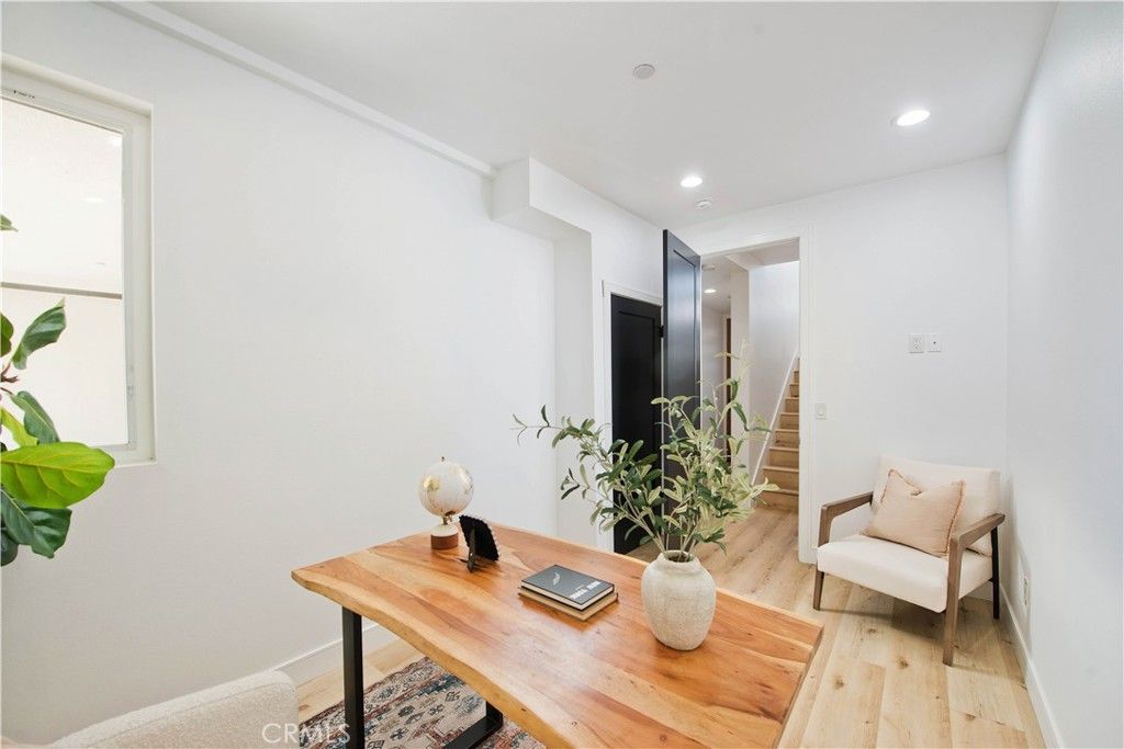 Image 17 of property listing at 542 N Serrano Avenue, Los Angeles, CA 90004