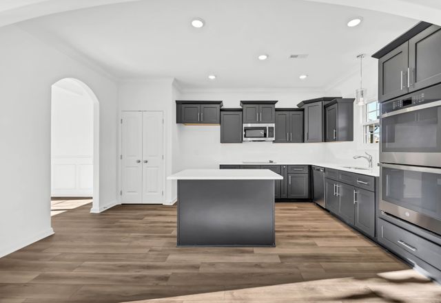 1607 Peacock Dr, Clarksville, TN 37043