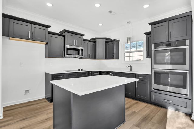 1607 Peacock Dr, Clarksville, TN 37043