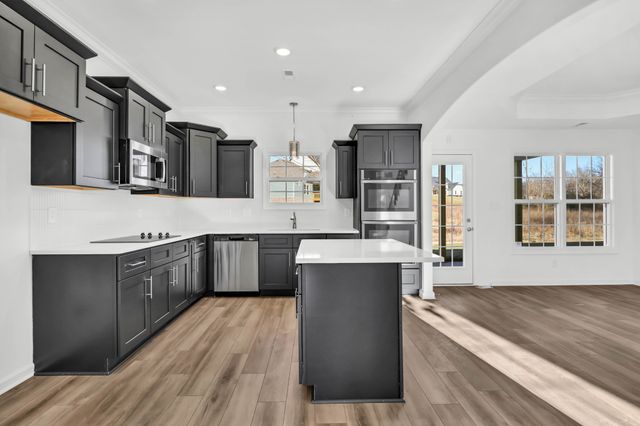 1607 Peacock Dr, Clarksville, TN 37043