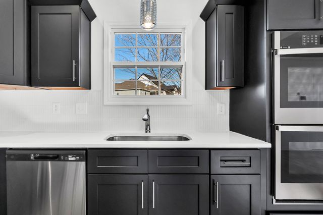 1607 Peacock Dr, Clarksville, TN 37043