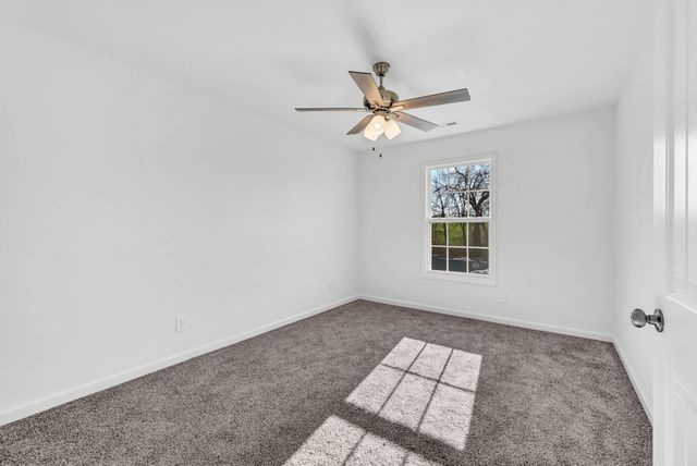 1607 Peacock Dr, Clarksville, TN 37043