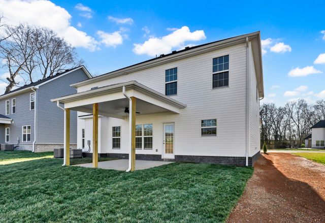 1607 Peacock Dr, Clarksville, TN 37043