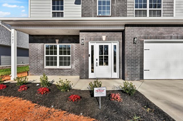 1607 Peacock Dr, Clarksville, TN 37043