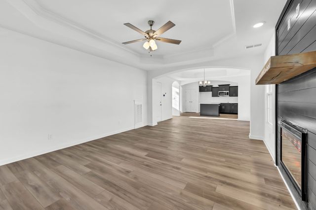 1607 Peacock Dr, Clarksville, TN 37043