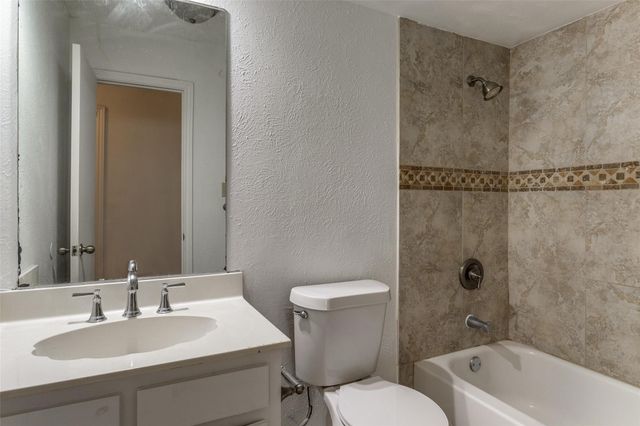2414 Cordoba Drive, Carrollton, TX 75006
