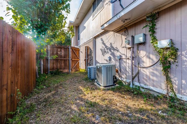 2414 Cordoba Drive, Carrollton, TX 75006