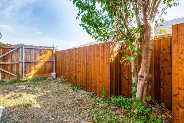 2414 Cordoba Drive, Carrollton, TX 75006