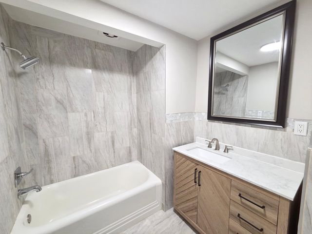 712 Maple Street W, Stillwater, MN 55082