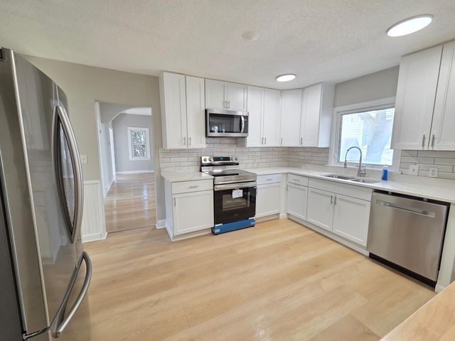 712 Maple Street W, Stillwater, MN 55082
