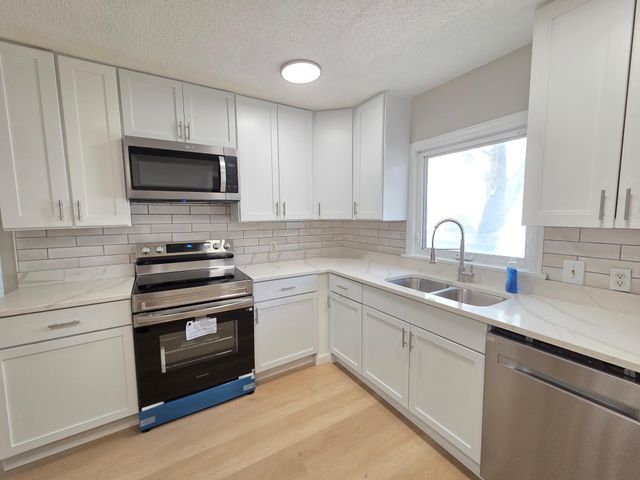 712 Maple Street W, Stillwater, MN 55082