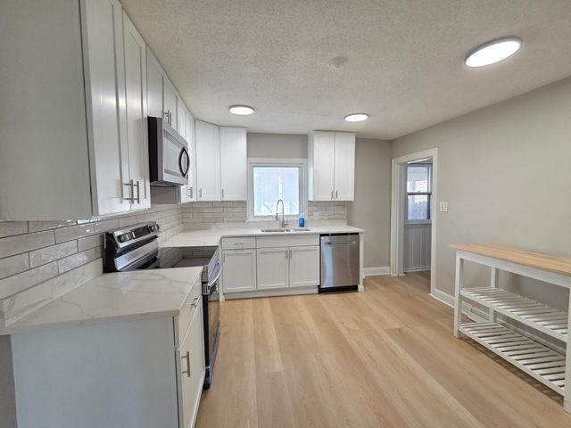 712 Maple Street W, Stillwater, MN 55082