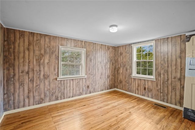 86 Laurel Lane, South Kingstown, RI 02892