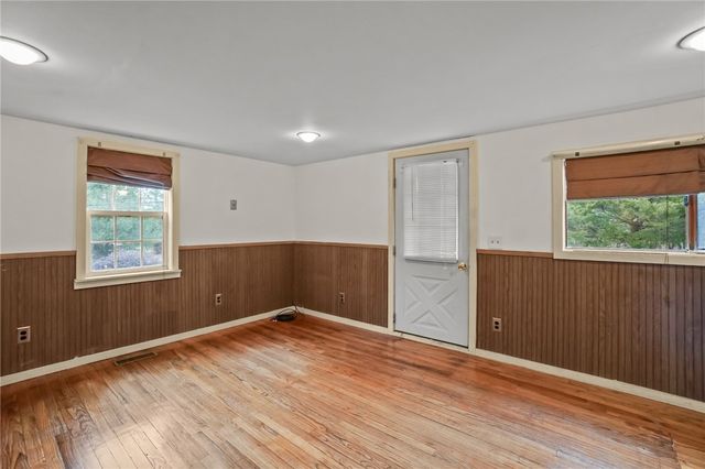 86 Laurel Lane, South Kingstown, RI 02892