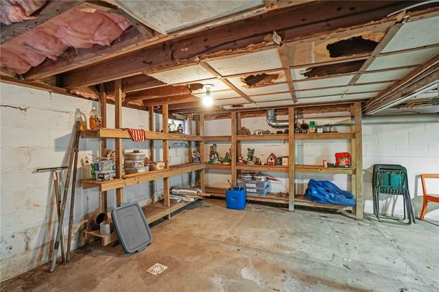 86 Laurel Lane, South Kingstown, RI 02892