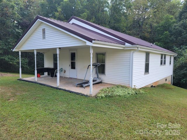 1004 Pine Mountain Road, Hudson, NC 28638