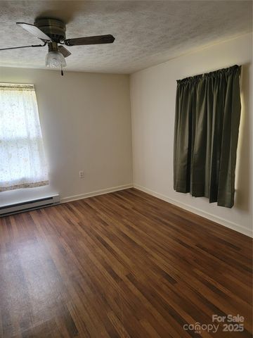 1004 Pine Mountain Road, Hudson, NC 28638