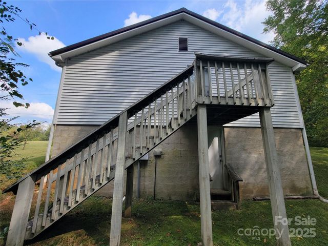 1004 Pine Mountain Road, Hudson, NC 28638